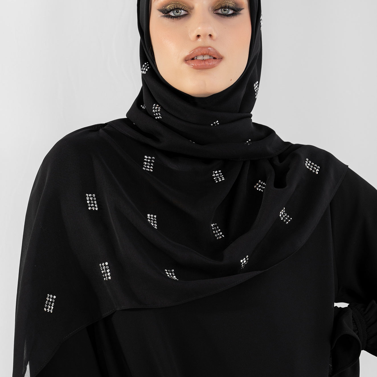BAWAL PUJAAN DARA BLACK ON BLACK