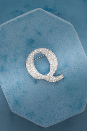 BROOCH ALPHABET Q