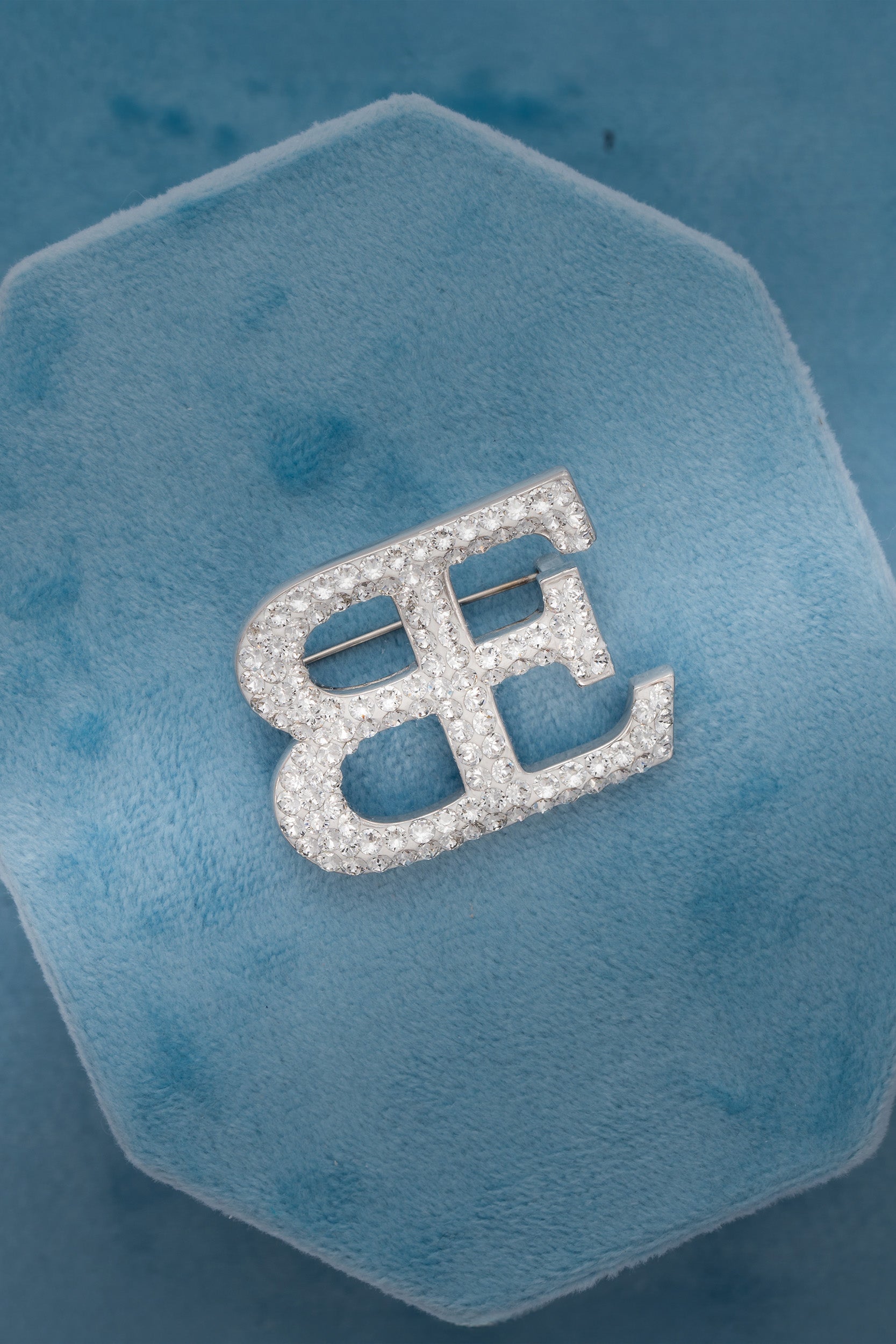 BE BROOCH B (PIN)